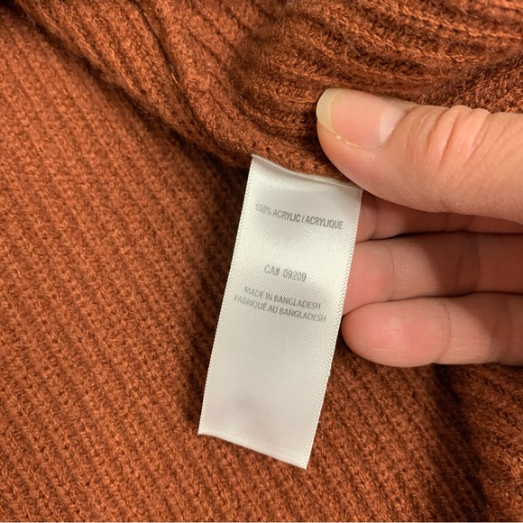 Cleo Rust Sleeveless Turtleneck Sweater Vest with button detail. Size XL - Picture 8 of 10